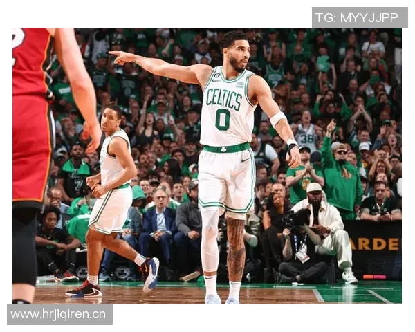 塔图姆赛后幽默金句引发全场大笑成焦点瞬间幽默风采尽显 塔图姆赛后幽默金句引发全场大笑成焦点瞬间幽默风采尽显